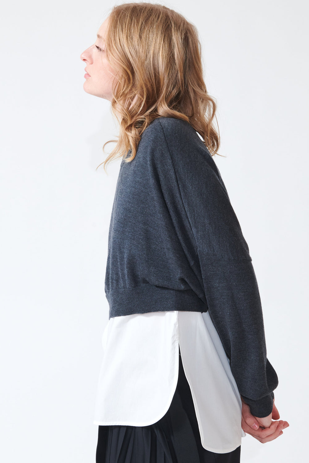 Madi wearing Meimeij Wool Wave Crop Knit Over Sleeveless Poplin Duo side view