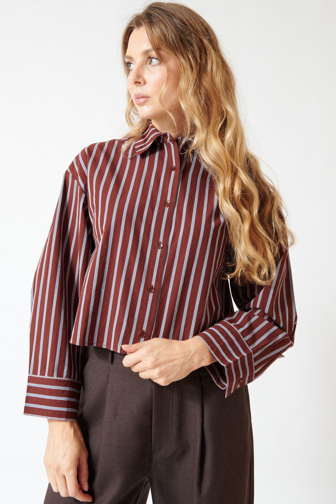 Mari wearing Apiece Apart Cropped Isolde Button Down front view
