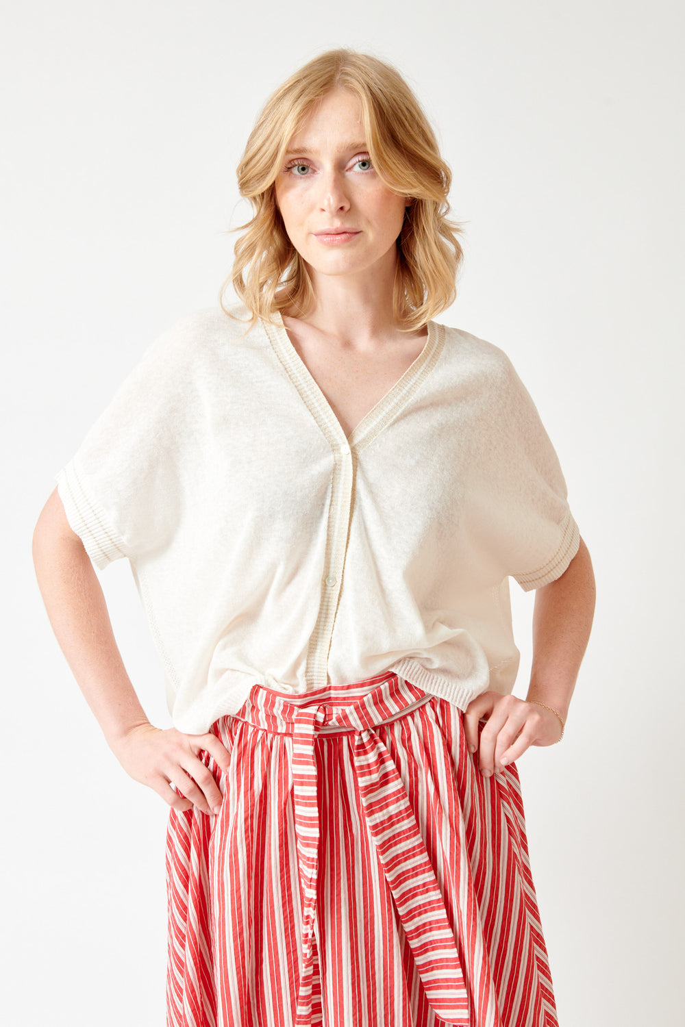 Madi wearing Momoni Oversized Sheer Knit Priprioca Cardigan front view
