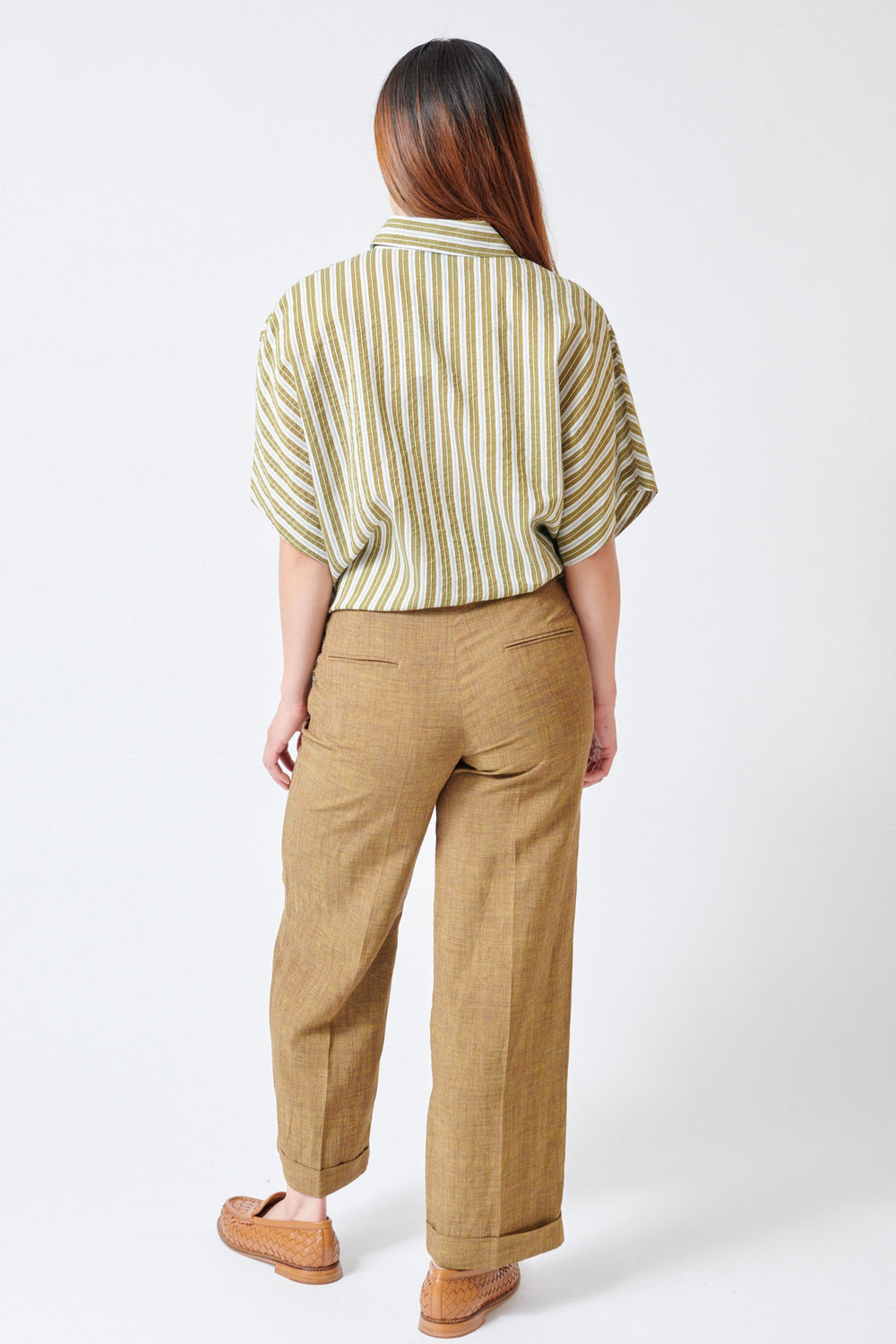 Maria wearing Momoni Thiago Pant rear view