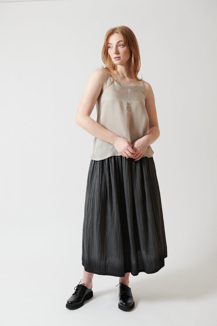 Waverly wearing Evam Eva Linen Gradation Skirt front view