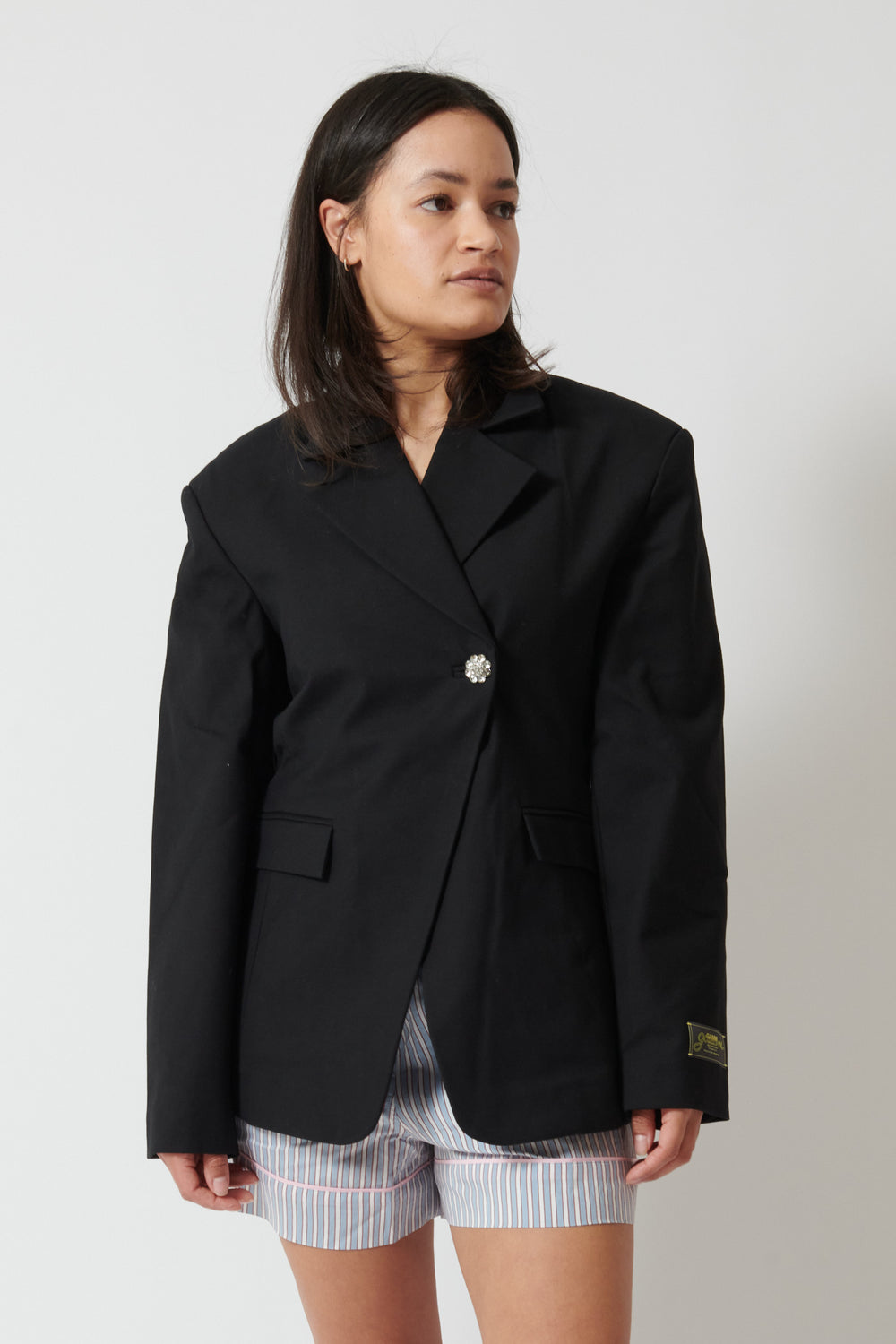 Amanda wearing Ganni Heavy Cotton Tailoring Blazer front view