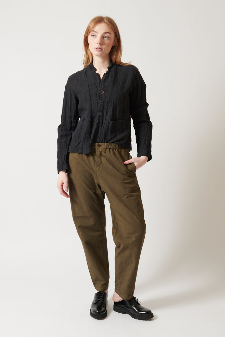 Waverly wearing Pas de Calais Cotton Hemp Loose Slim Pants front view