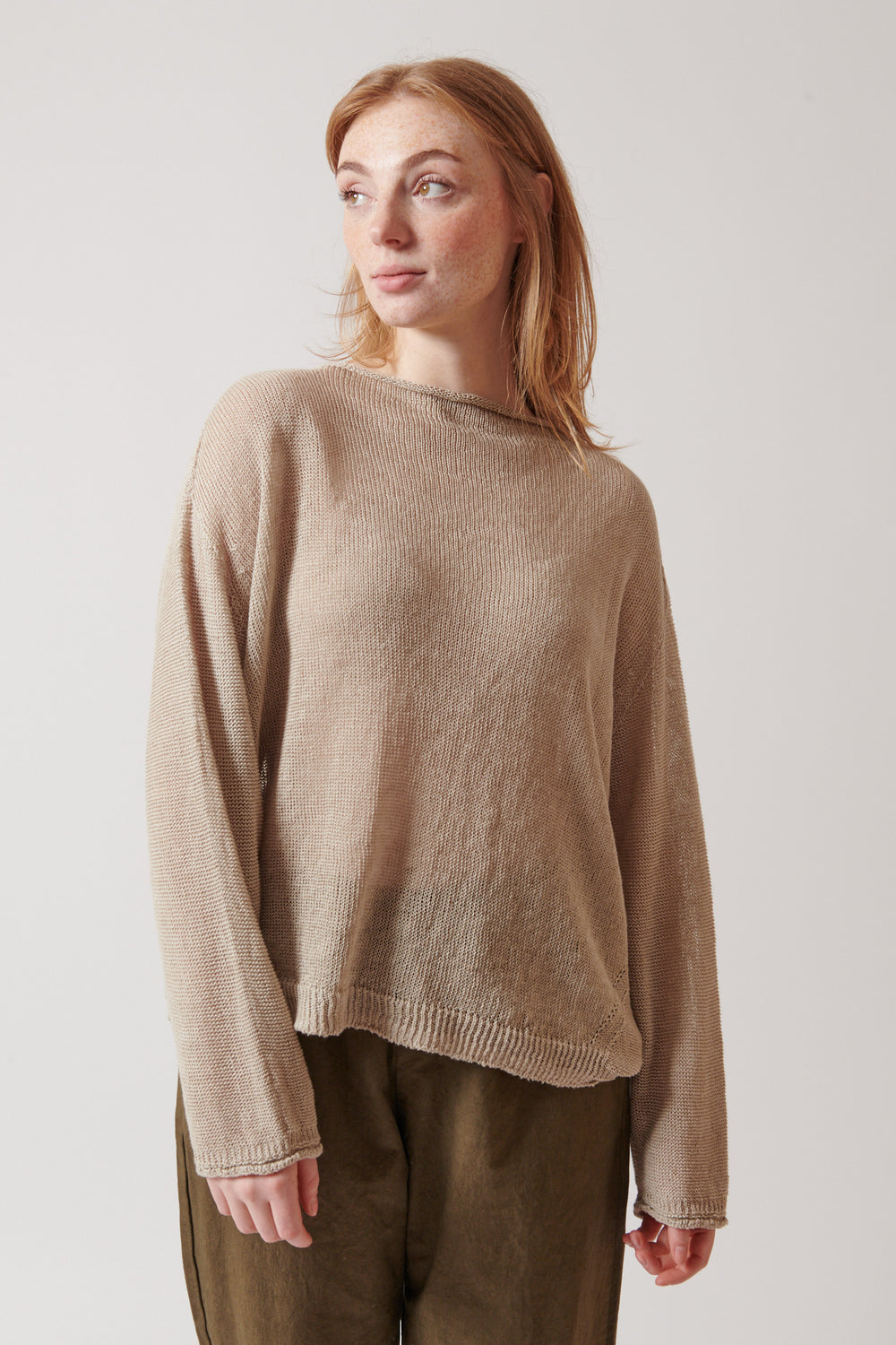 Waverly wearing Pas de Calais Normandy Vintage Linen Pullover front view