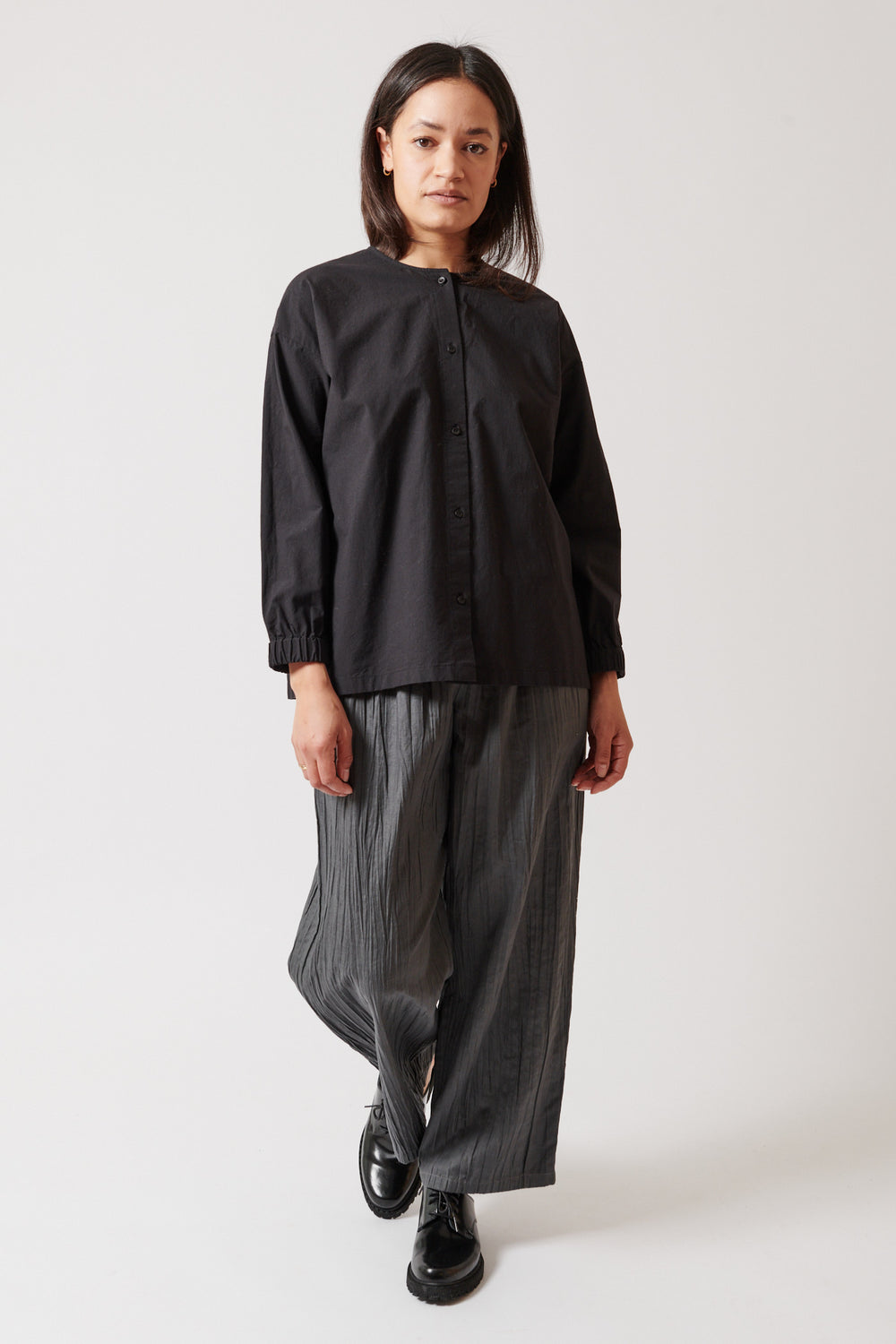 Amanda wearing Evam Eva Linen Pants front view