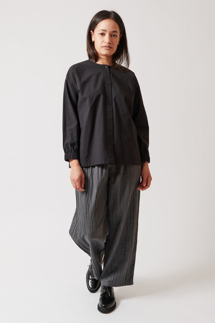 Amanda wearing Evam Eva Linen Pants front view