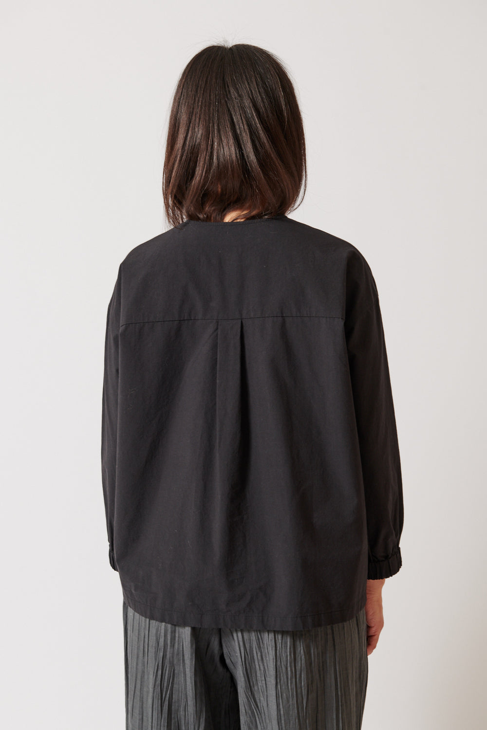 Amanda wearing Evam Eva Cotton No Collar Shirt rear view