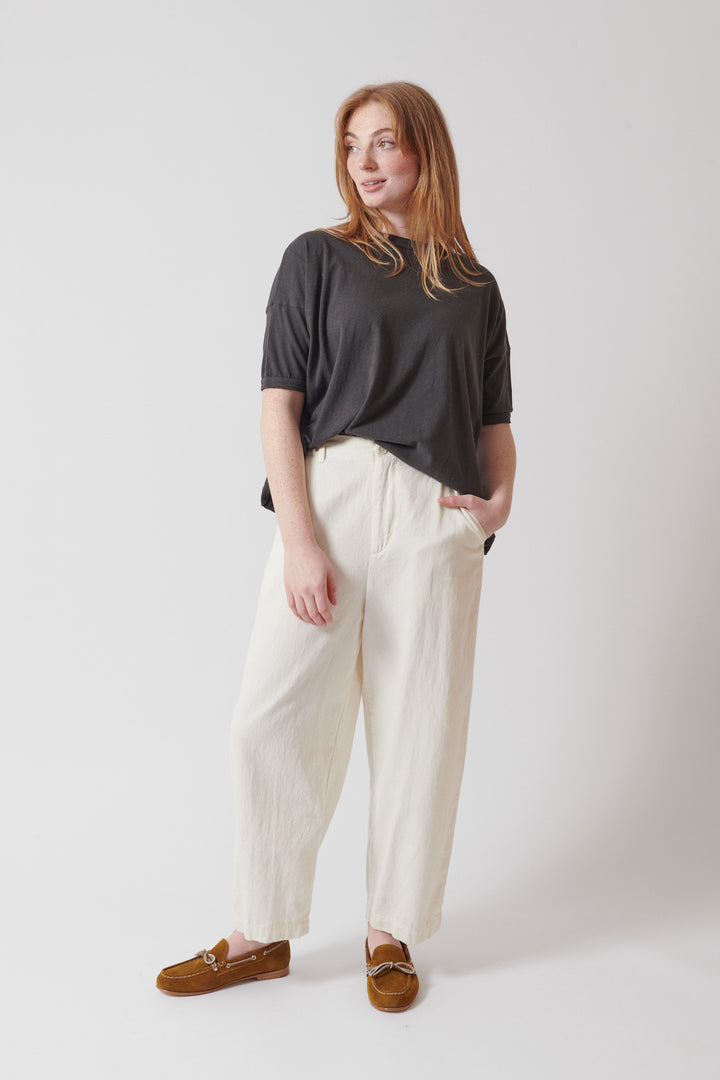 Waverly wearing Pas de Calais Cotton Linen Satin Wide Pants front view