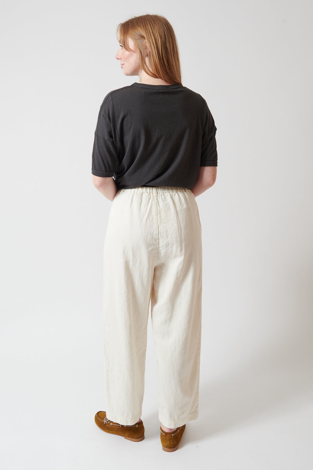 Waverly wearing Pas de Calais Cotton Linen Satin Wide Pants rear view