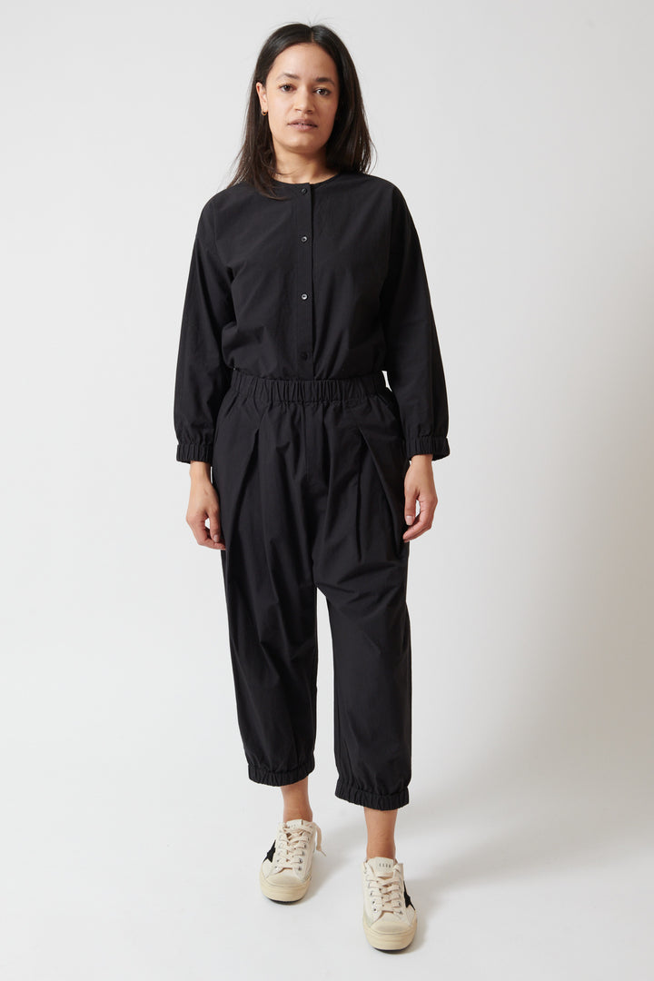Amanda wearing Evam Eva Cotton Cropped Pants front view