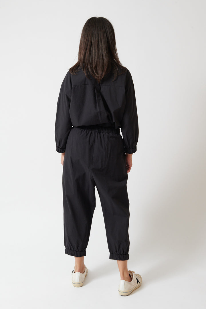 Amanda wearing Evam Eva Cotton Cropped Pants rear view