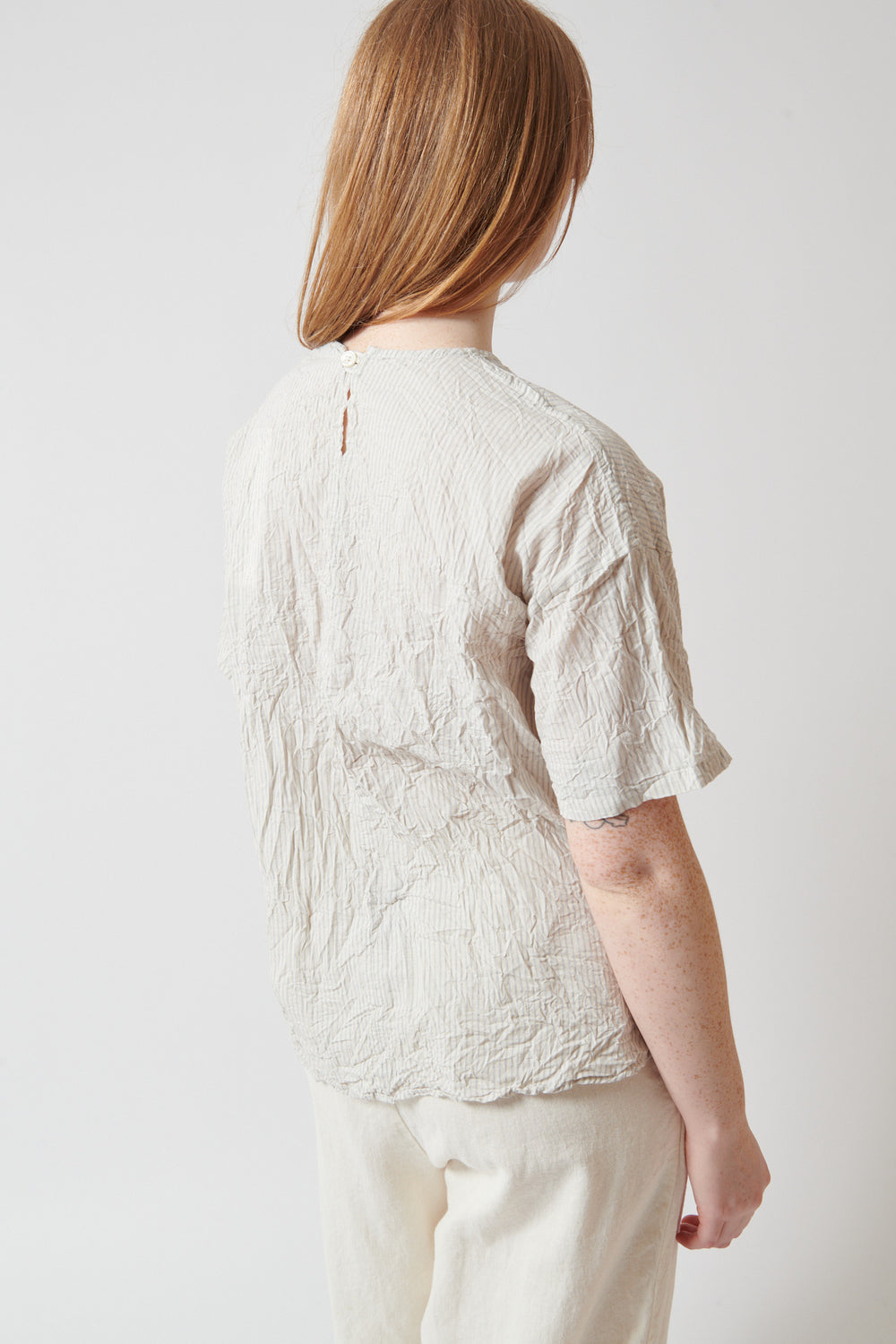 Waverly wearing Pas de Calais Cotton Linen Stripe Pullover Shirt rear view