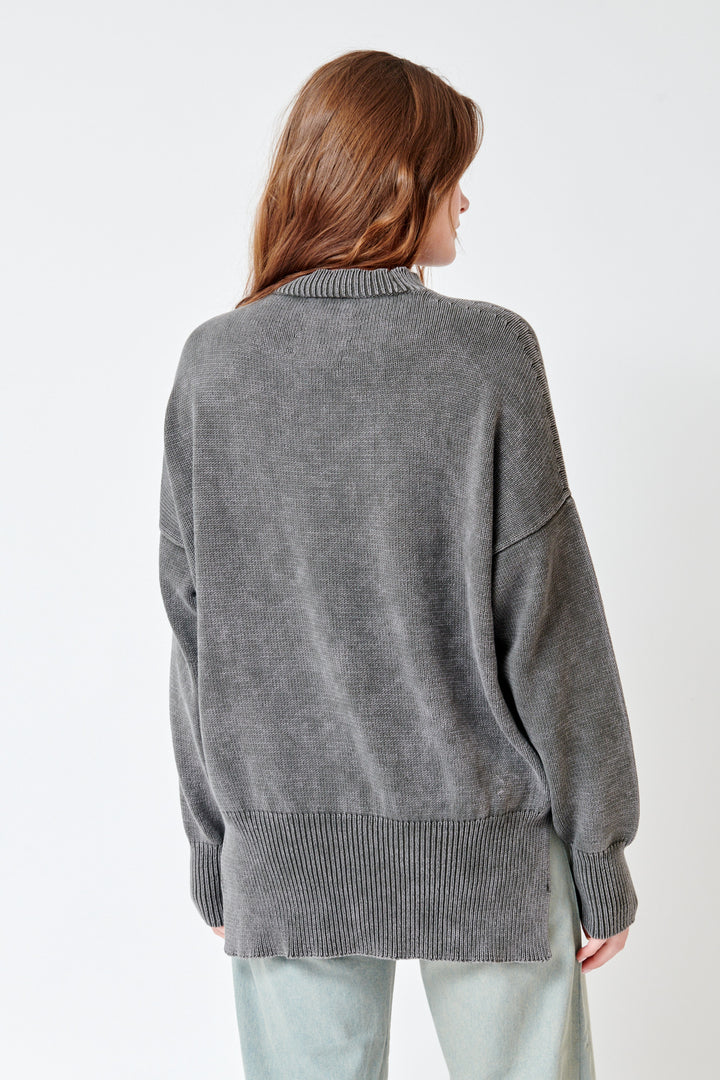 Julia wearing Lauren Manoogian Fade Crewneck rear view