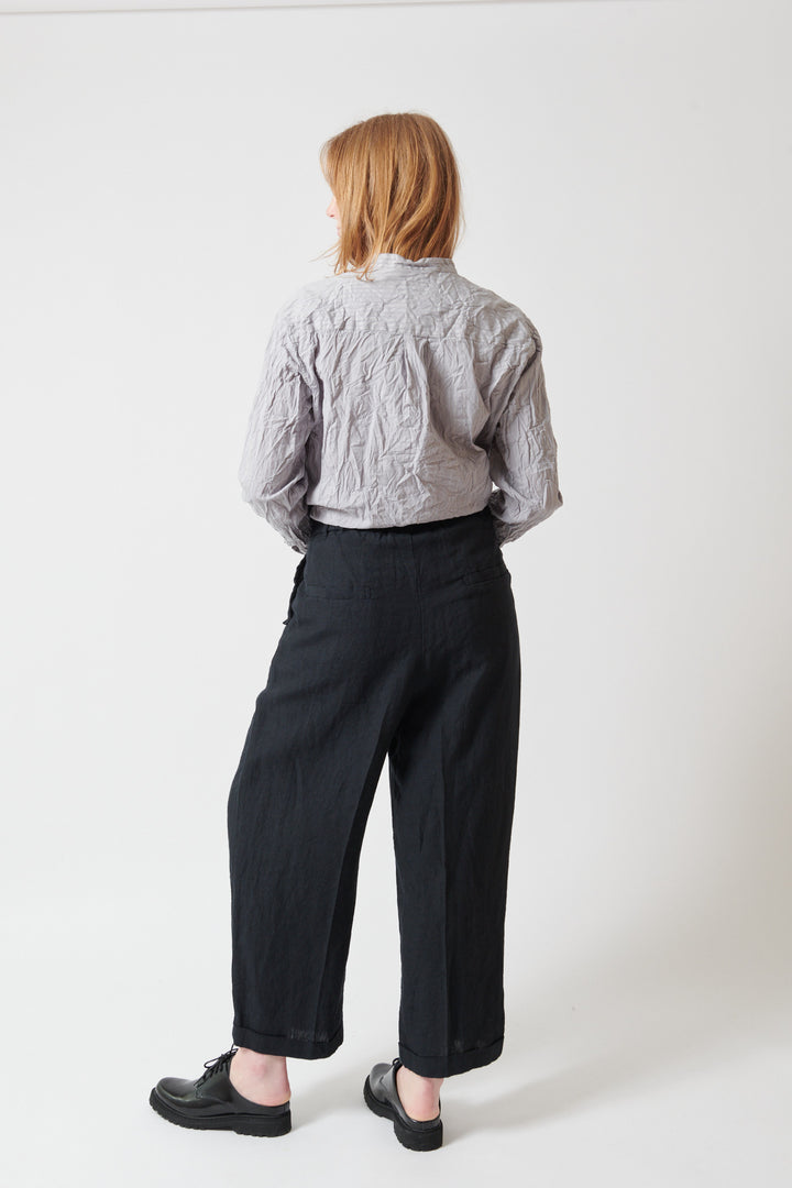 Waverly wearing Pas de Calais Linen Hemp Canvas Center Crease Pants rear view