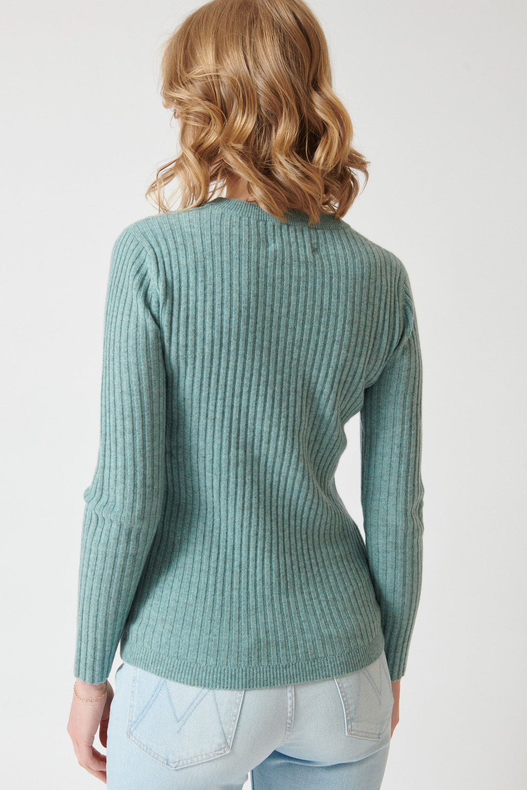Madi wearing KUJTEN Bibi Ribbed Sweater rear view