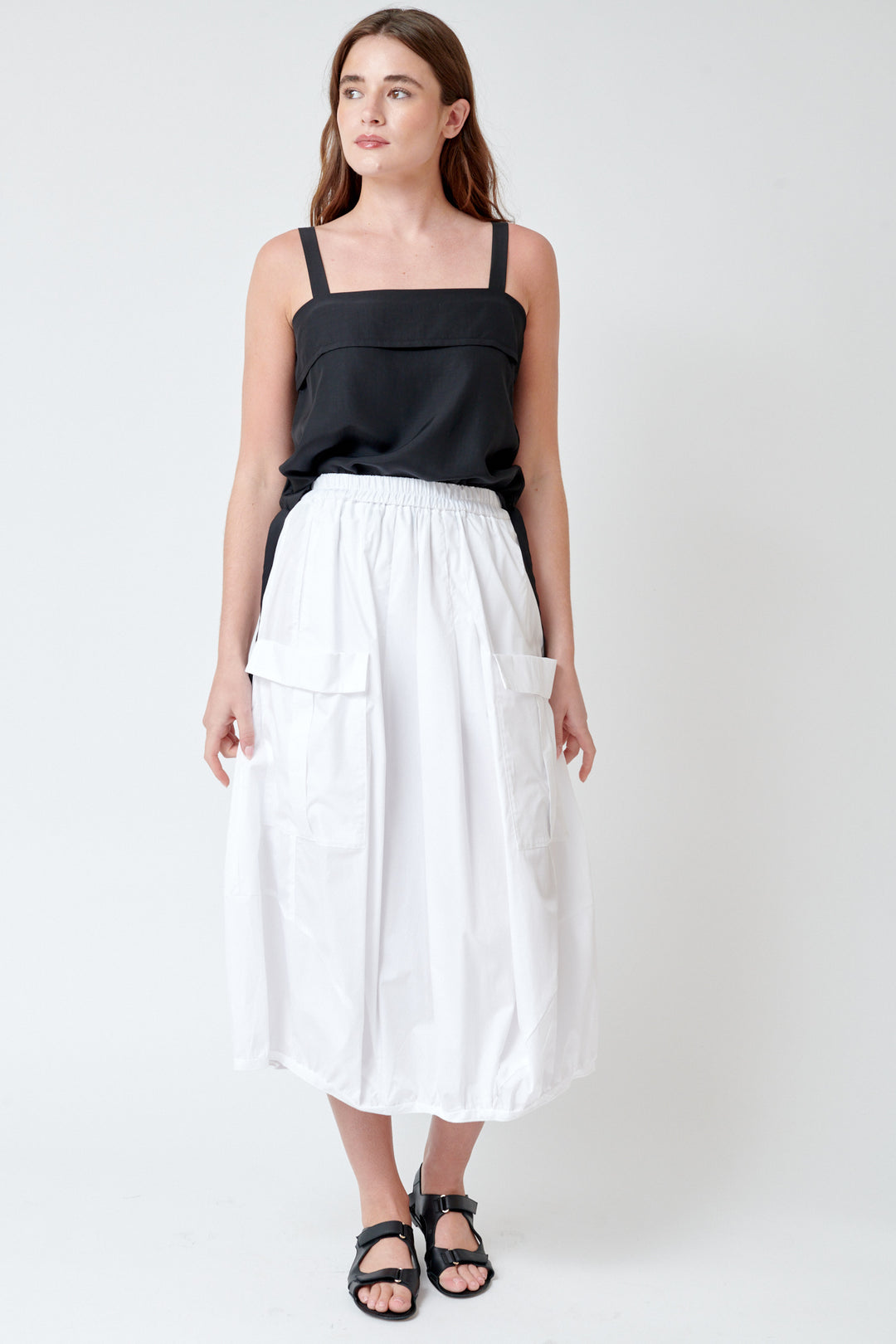 Julia wearing Tela Spire Skirt front view