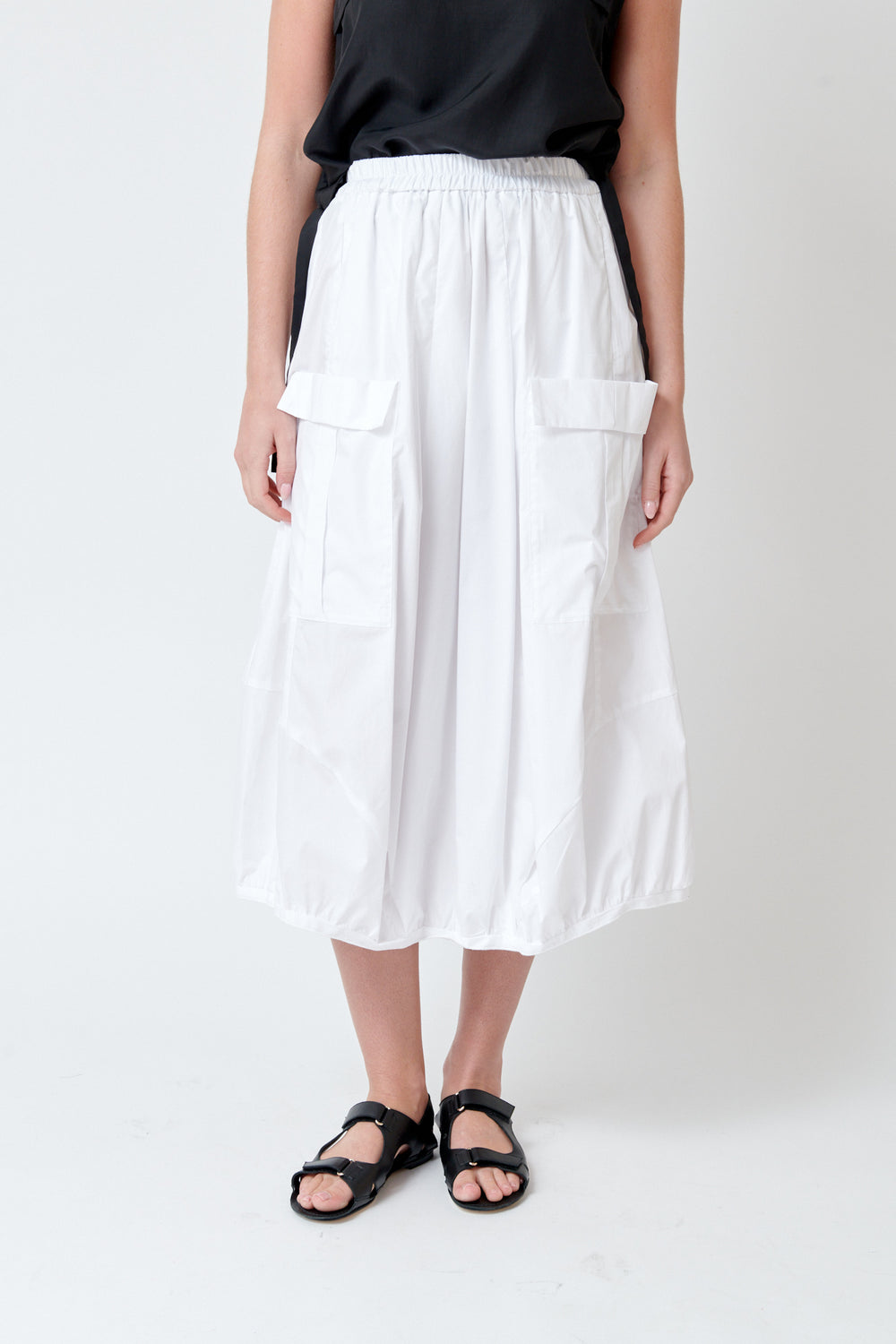 Julia wearing Tela Spire Skirt front view