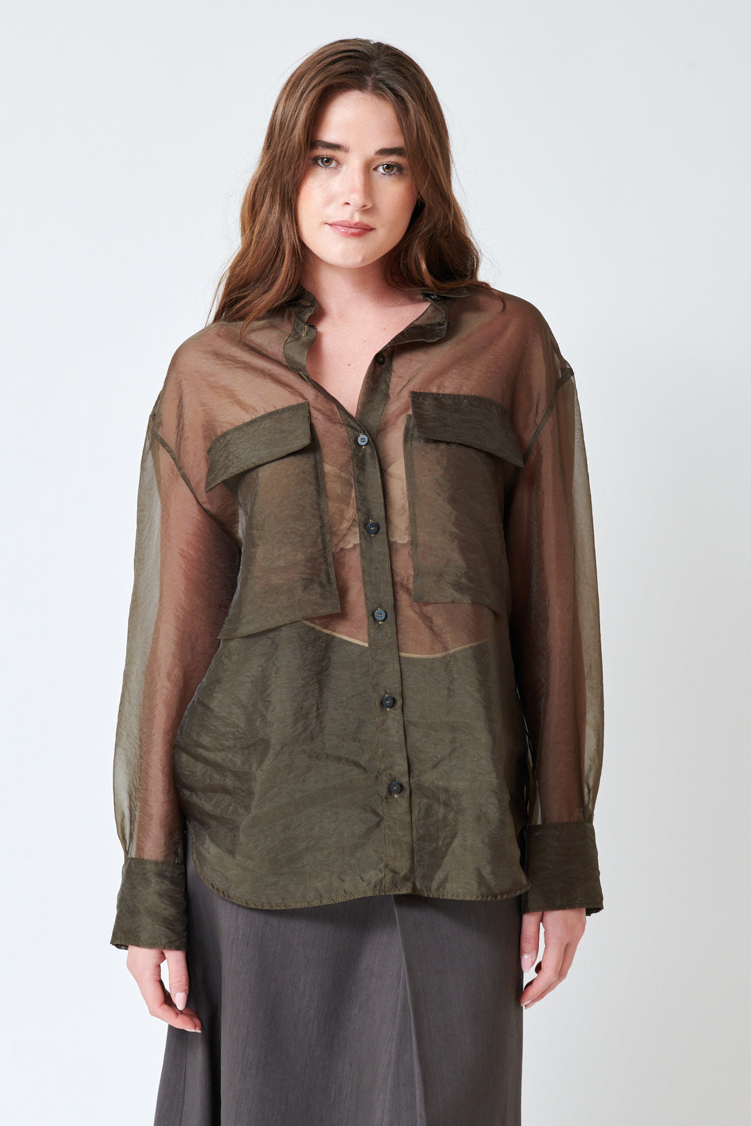 Julia wearing Tela Thelma Shirt front view