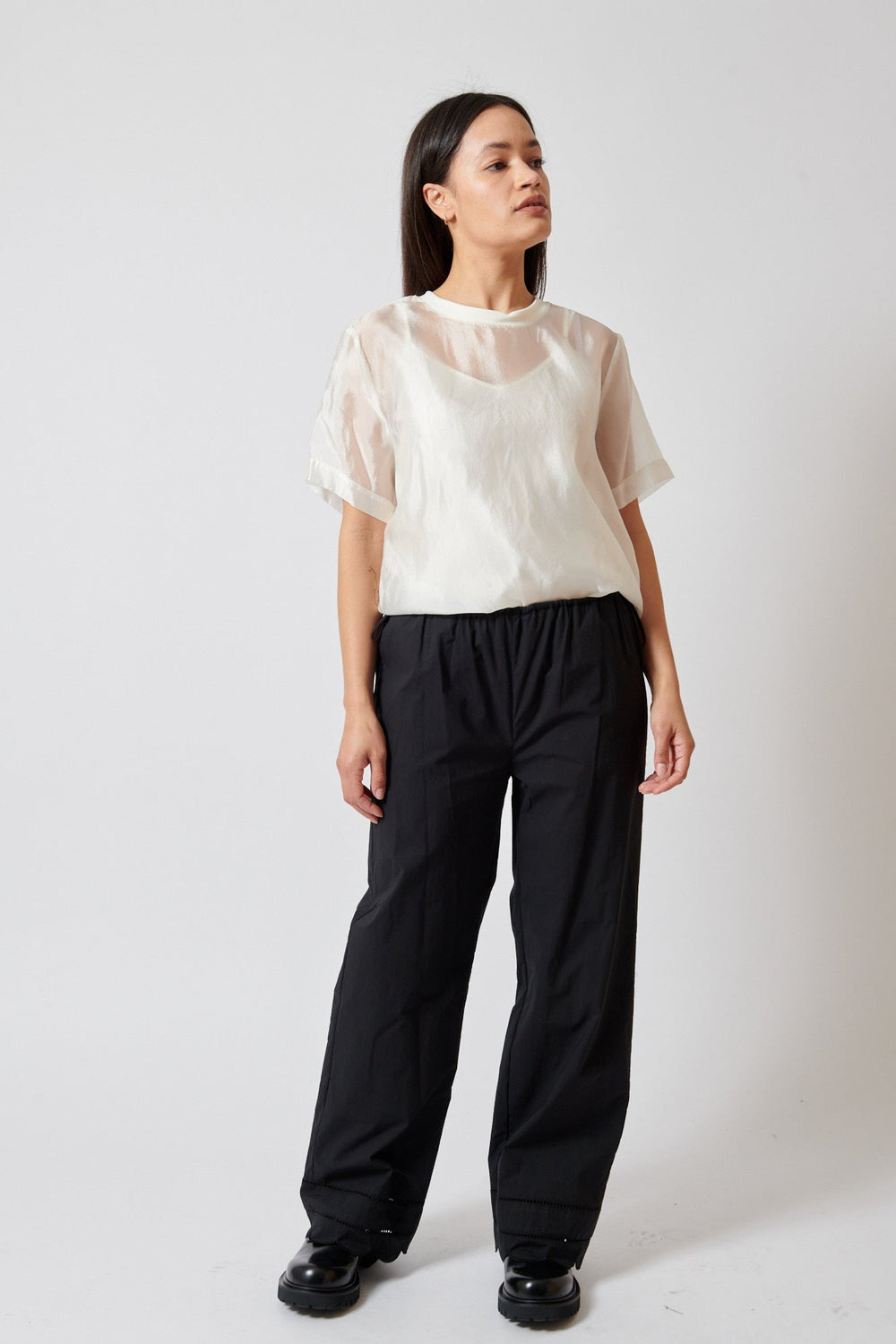 Amanda wearing The Garment Kirsten Pants front view