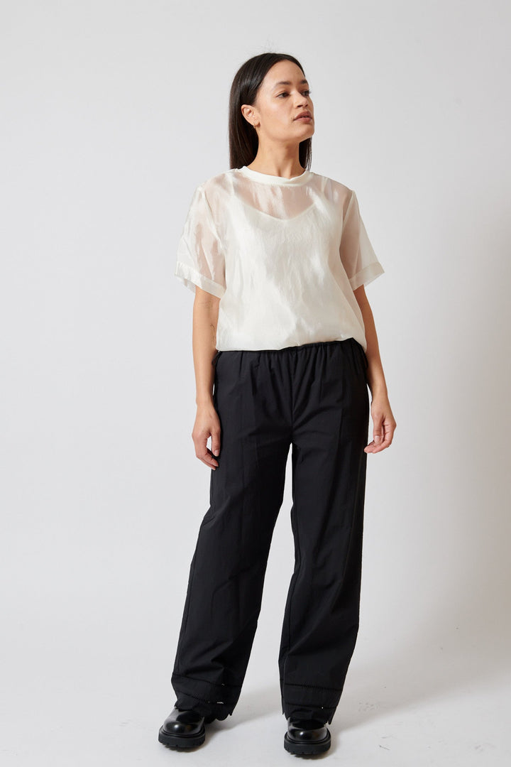 Amanda wearing The Garment Kirsten Pants front view