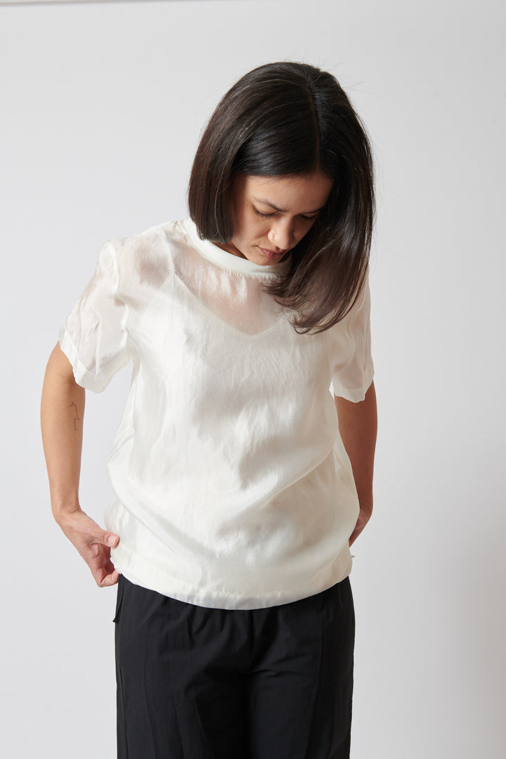 Amanda wearing The Garment Gilian Tee front view