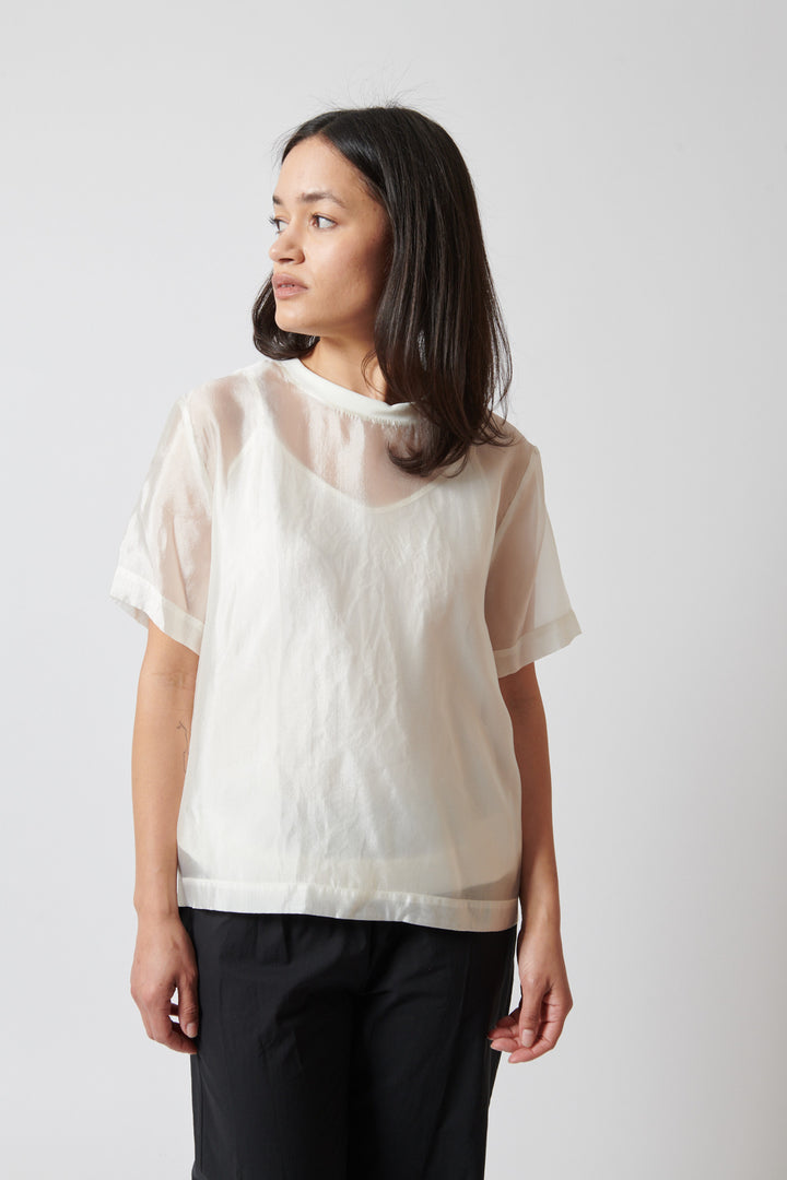 Amanda wearing The Garment Gilian Tee front view
