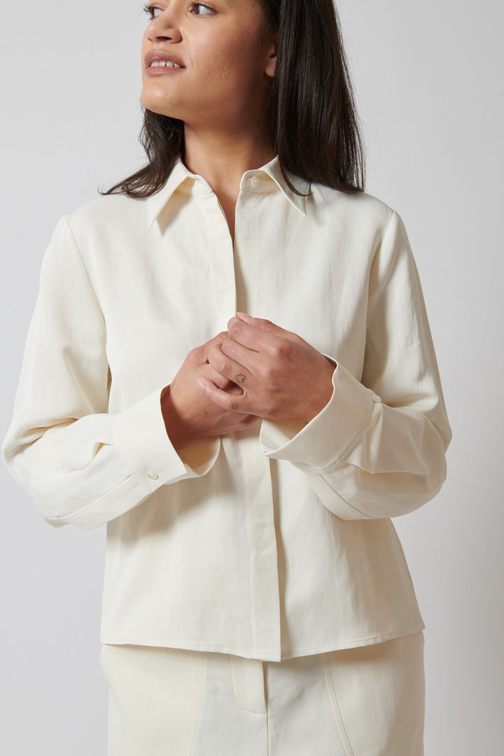 Amanda wearing TWP Button Me Up Blouse front view
