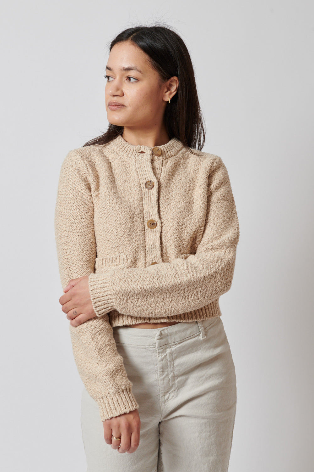 Amanda wearing White + Warren Cotton Slub Pocket Cardigan front view