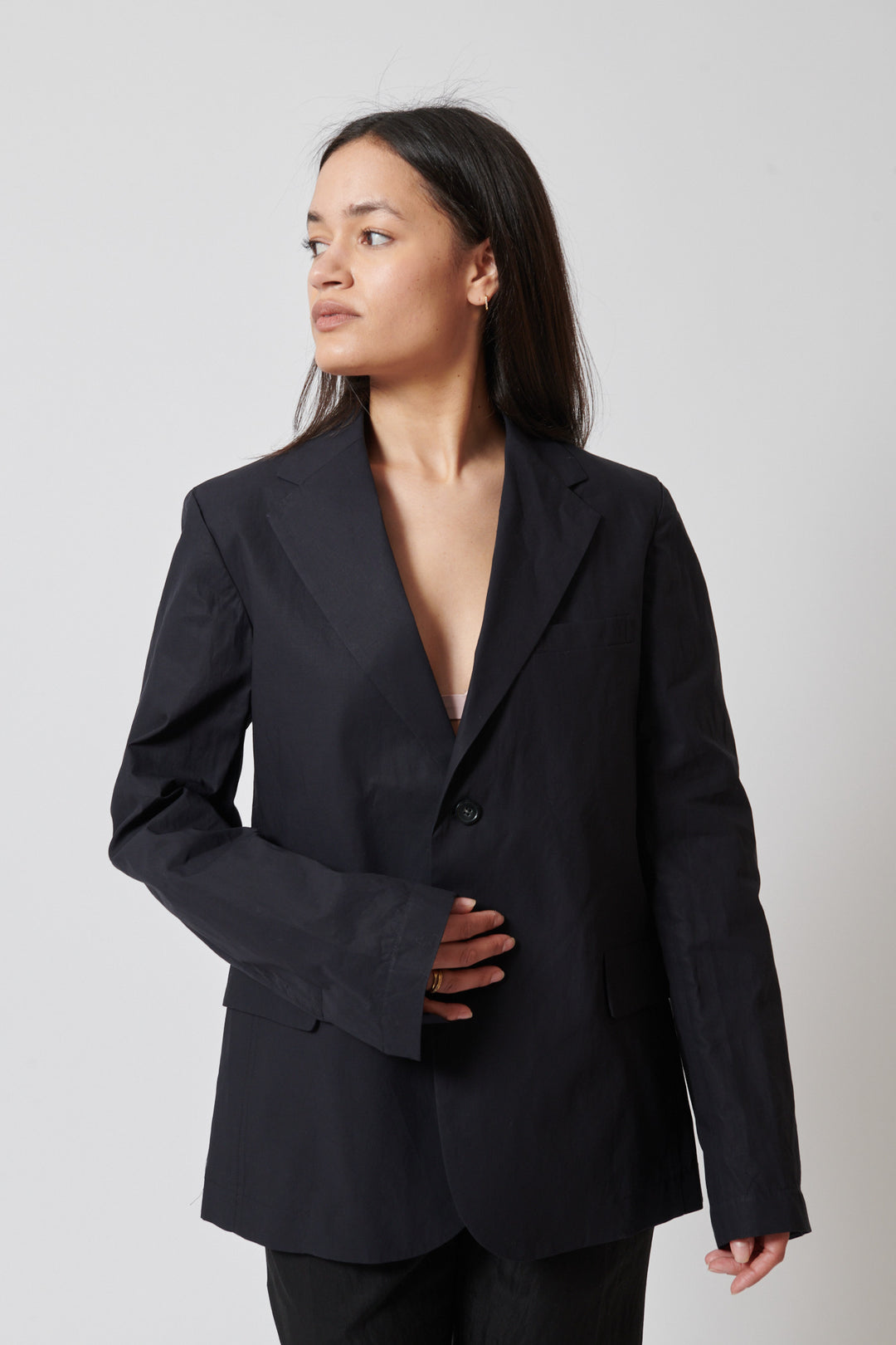 Amanda wearing Sofie D'Hoore Carolina Classic Blazer front view