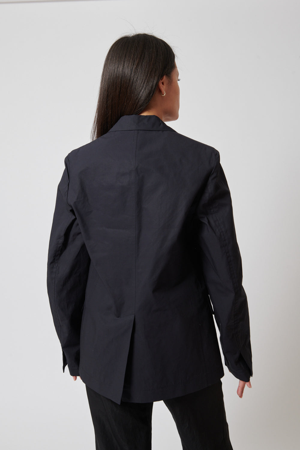 Amanda wearing Sofie D'Hoore Carolina Classic Blazer rear view
