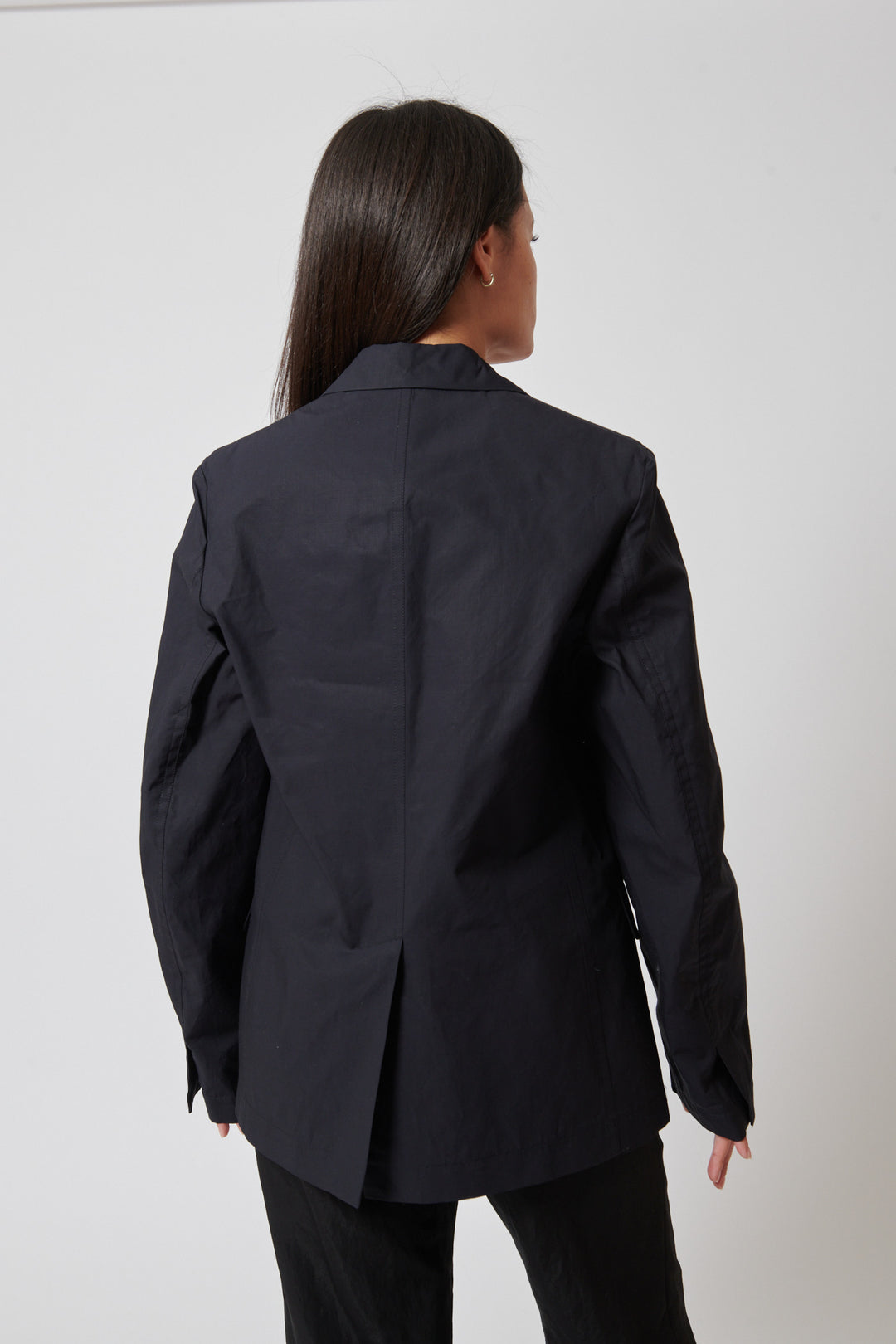 Amanda wearing Sofie D'Hoore Carolina Classic Blazer rear view