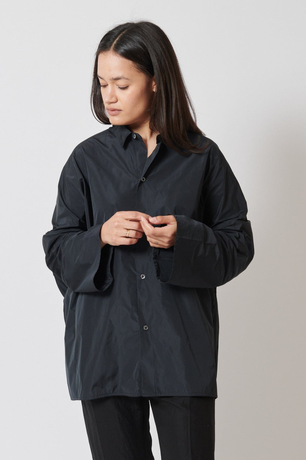 Amanda wearing Sofie D'Hoore Binan Long Sleeve Shirt With 2 Side Pockets front view