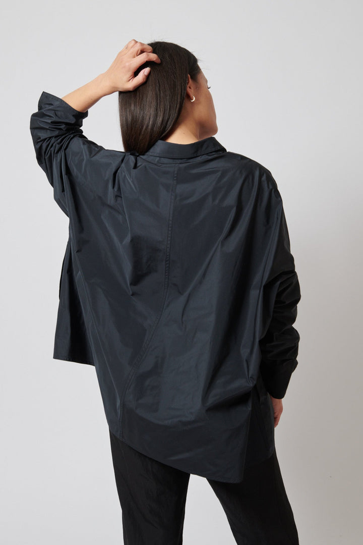 Amanda wearing Sofie D'Hoore Binan Long Sleeve Shirt With 2 Side Pockets rear view