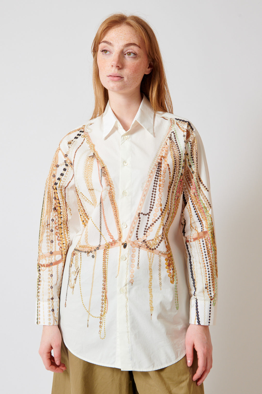 Waverly wearing MM6 Maison Margiela Pearls On Pearls Cotton Poplin Shirt front view