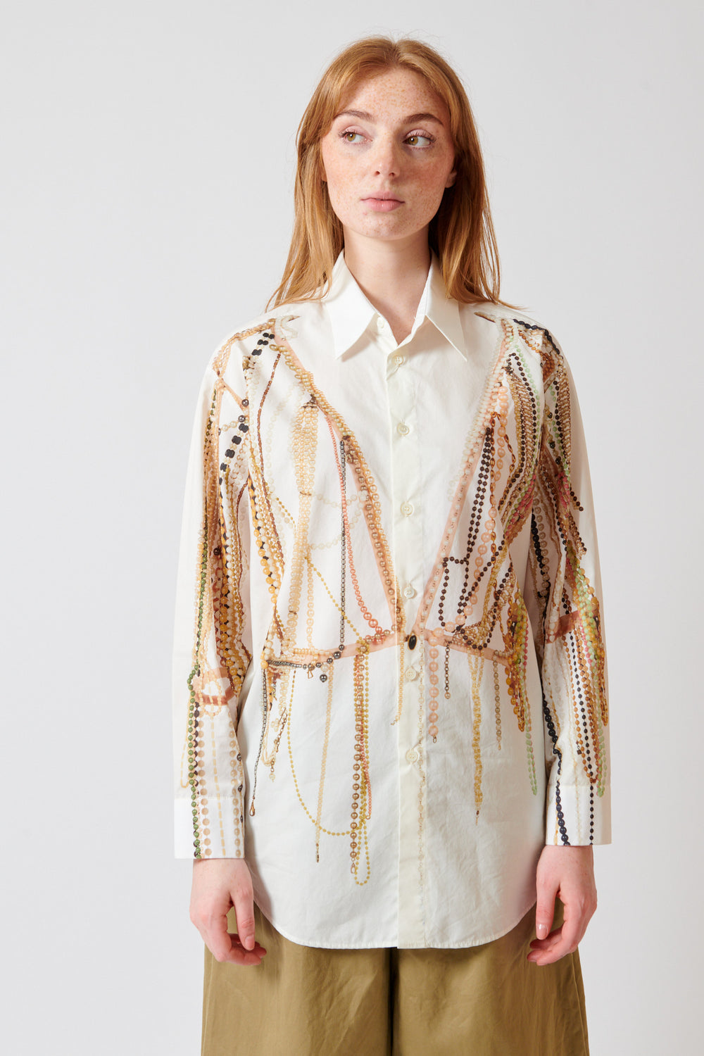 Waverly wearing MM6 Maison Margiela Pearls On Pearls Cotton Poplin Shirt front view
