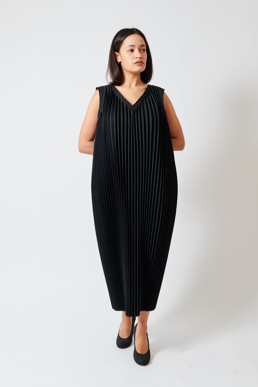 Amanda wearing Comme des Garçons Sleeveless Poly Accordion V Dress front view