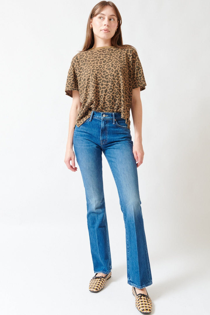 Angela wearing Mother Denim The Outsider Sneak front view