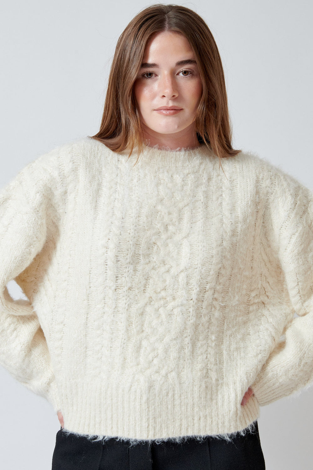Model wearing 6397 Clyde Cable front view