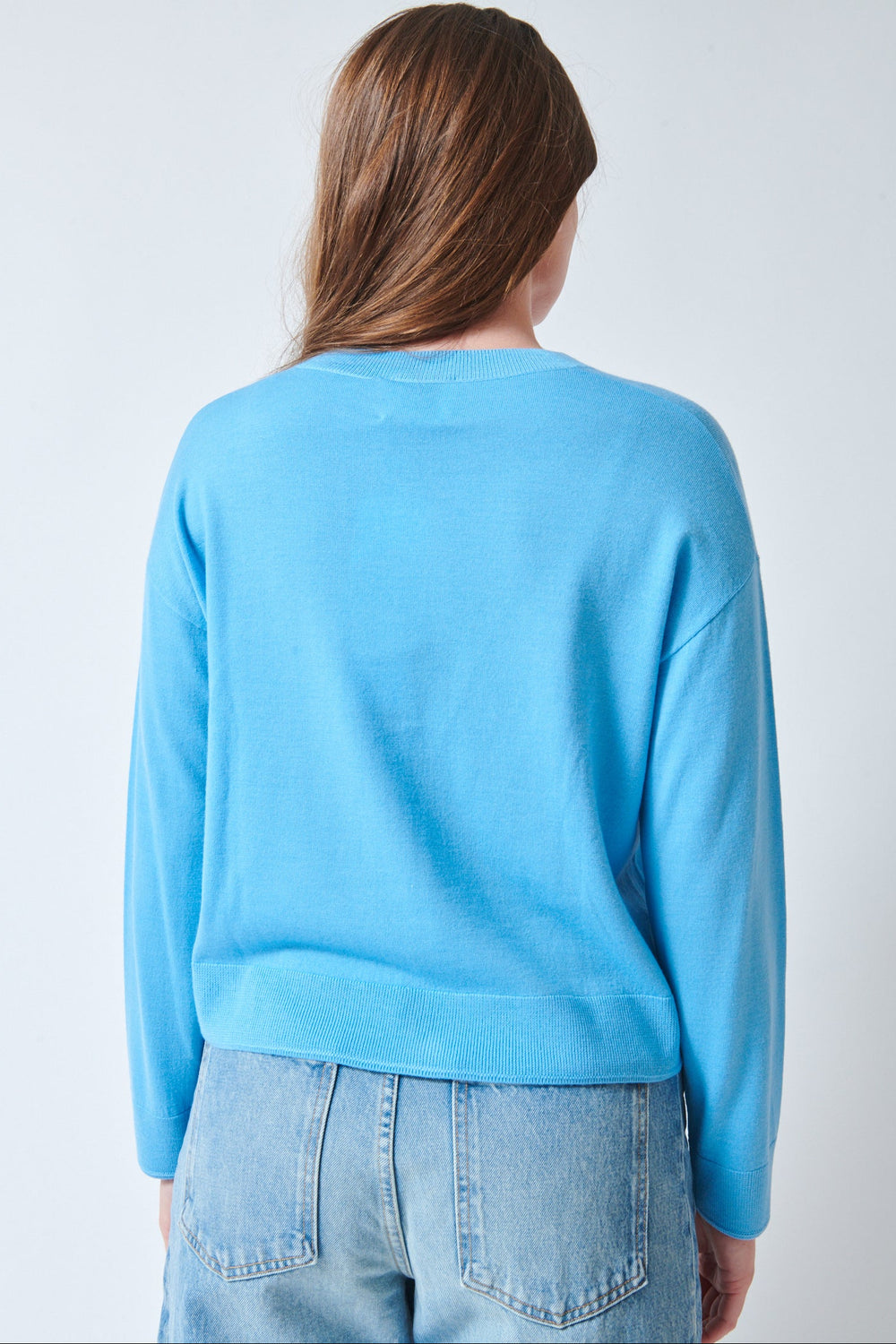 Julia wearing Allude Touch On Wool V Cardigan Sky rear view