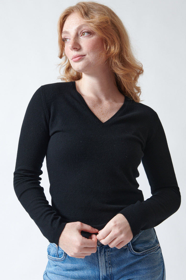 Model wearing Allude Full Sleeve Kennedy V Neck Sweater Black front view