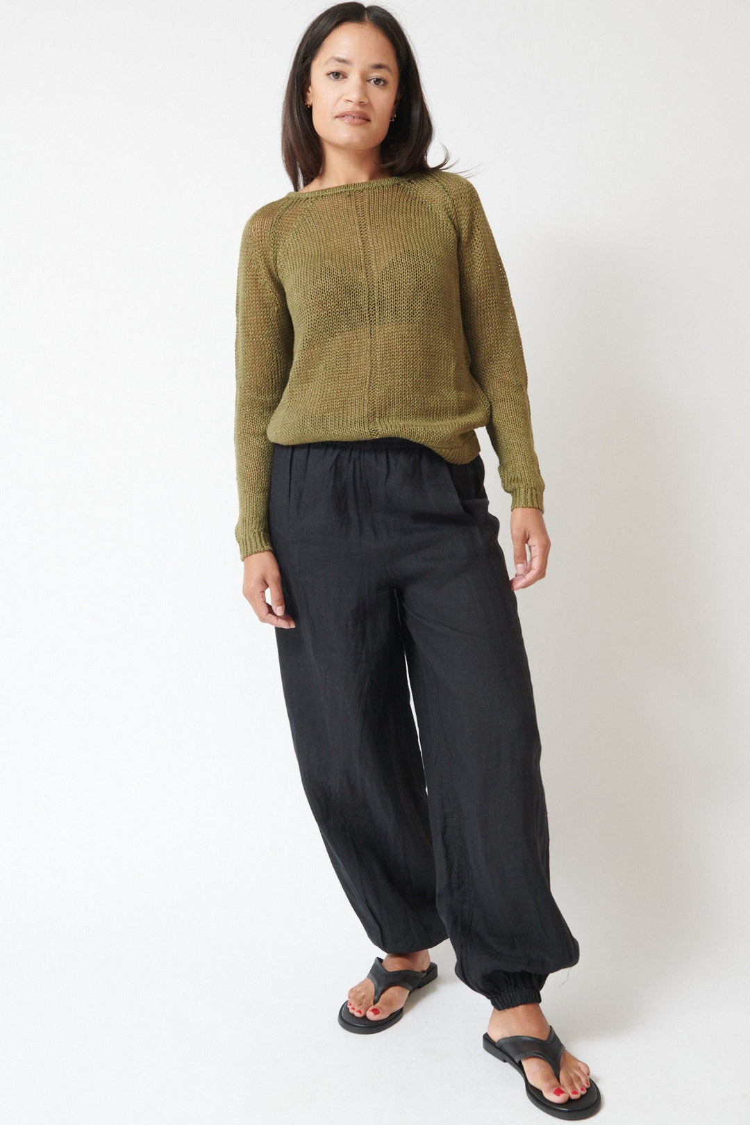 Amanda wearing Apiece Apart Balloon Pant front view