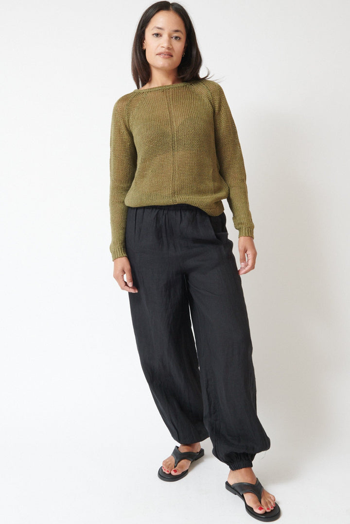 Amanda wearing Apiece Apart Balloon Pant front view