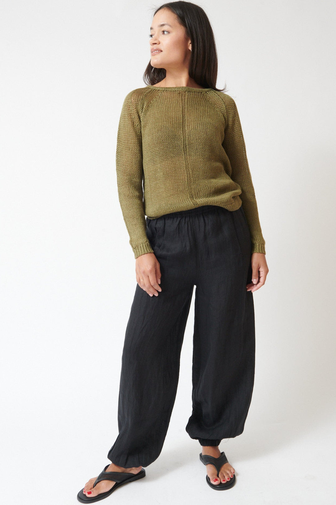 Amanda wearing Apiece Apart Balloon Pant front view