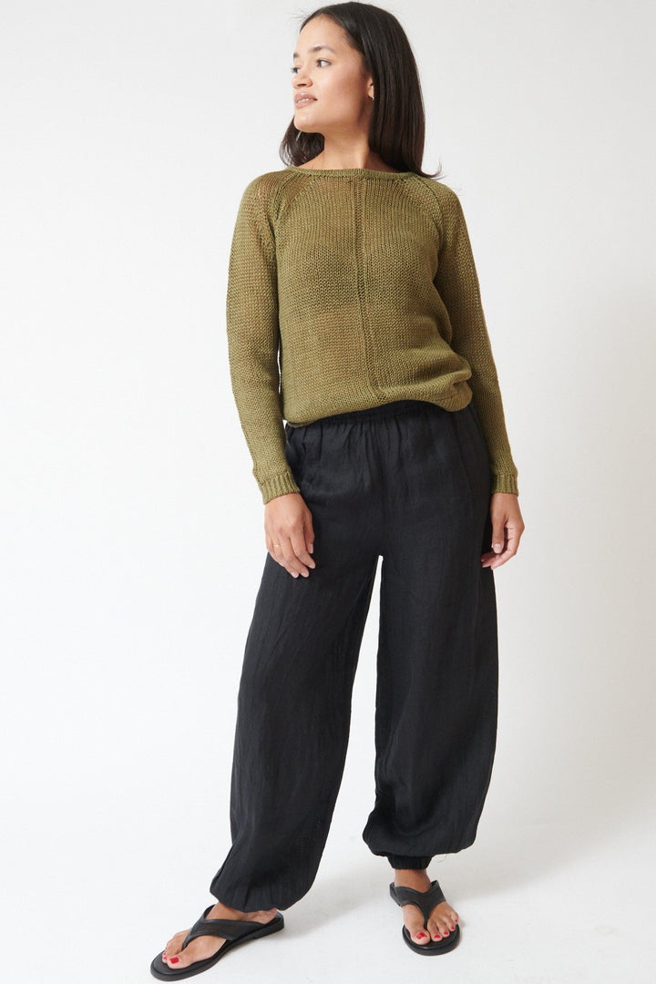 Amanda wearing Apiece Apart Balloon Pant front view