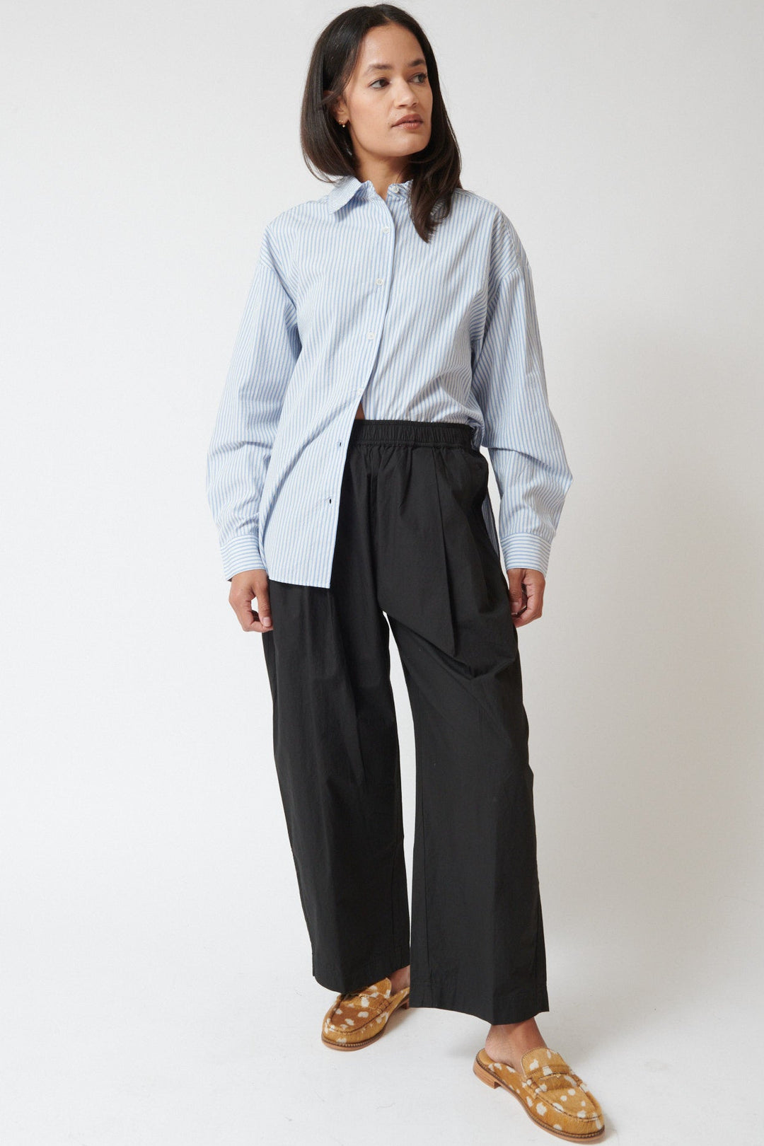 Amanda wearing Apiece Apart Spa Pleat Pant front view