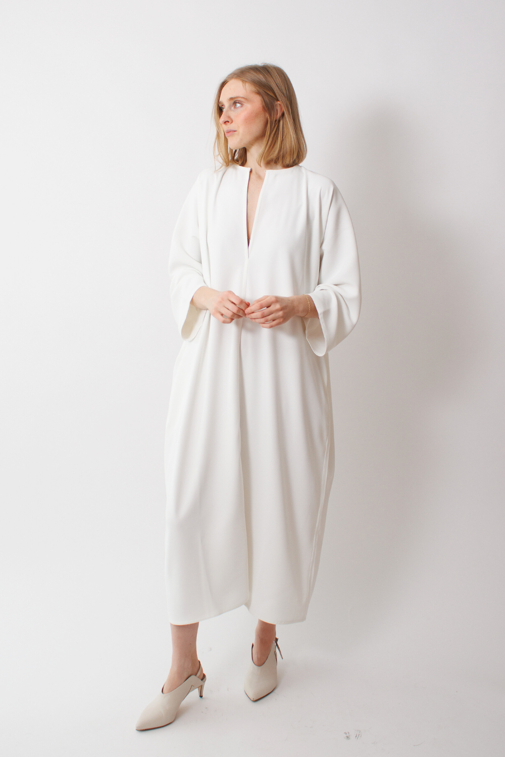 Madi wearing Sofie D'Hoore Dakar Kimono Dress front view