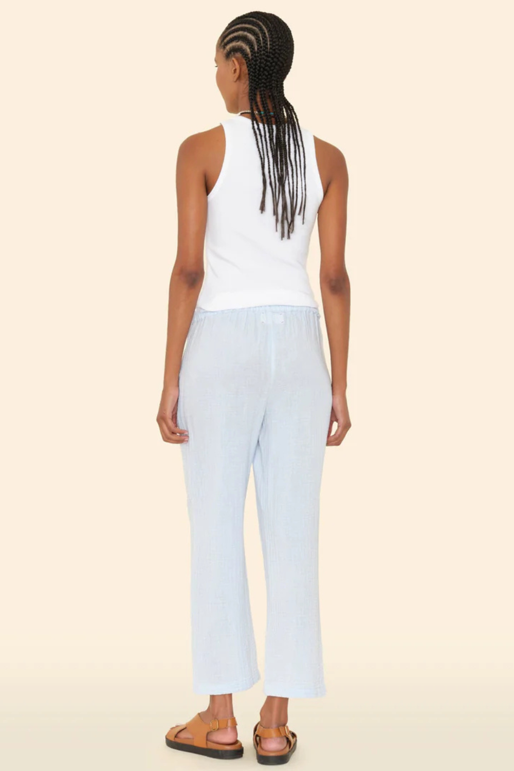 Model wearing Xirena Ozzie Pant rear view