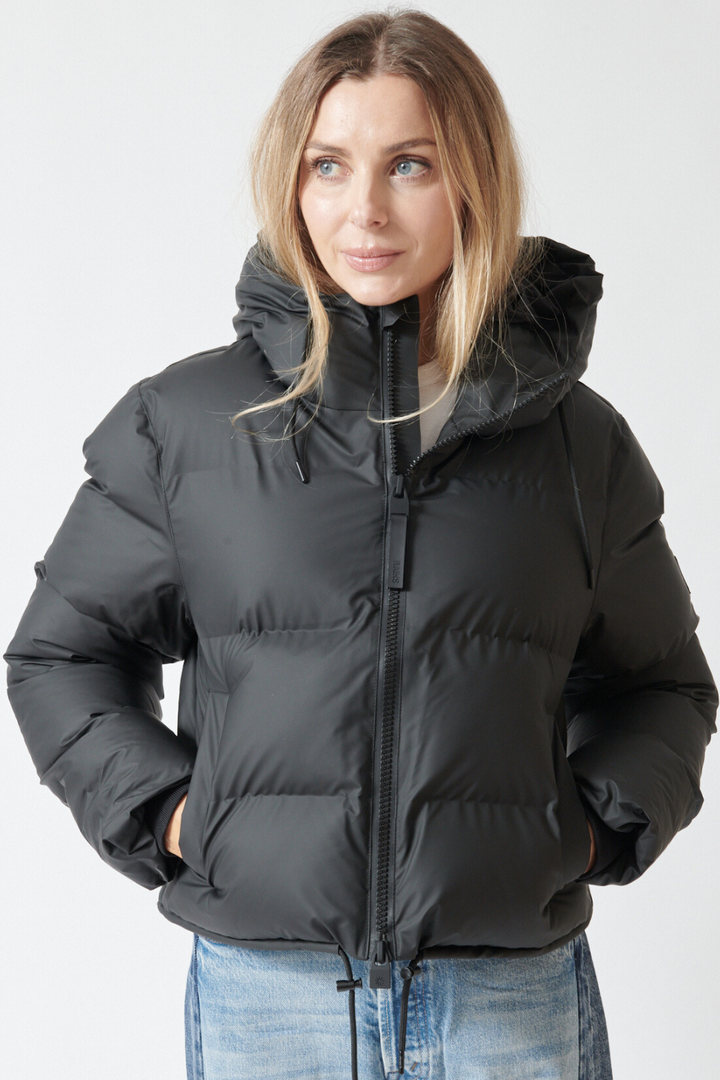 Mari wearing Rains Alta Short Puffer Jacket front view