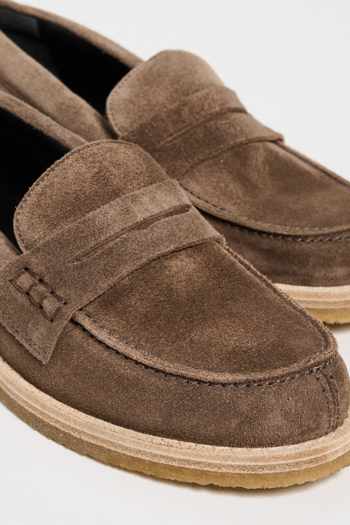 Flat lay of Golden Goose Jerry Loafer New Tongue front view