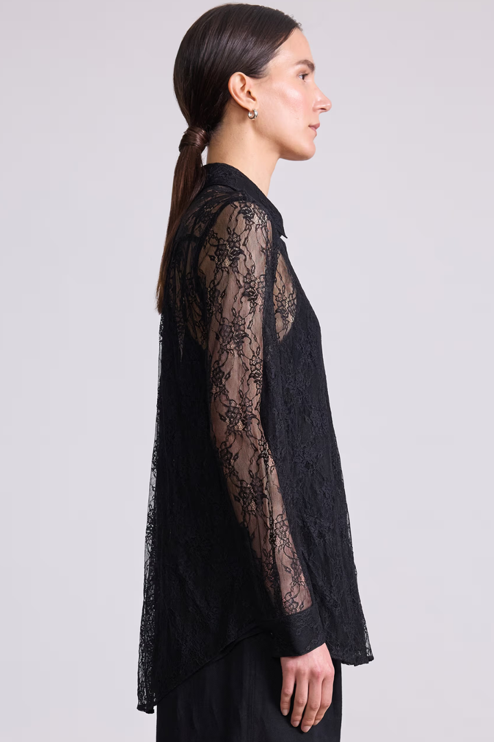 Model wearing Apiece Apart Alva Button Up side view